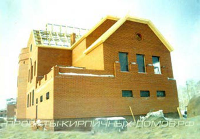 Фото дома на этапе монтажа крыши